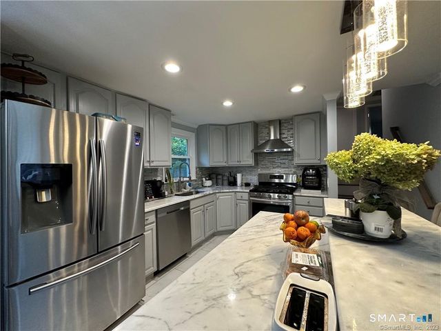 38 Pastors Walk, Monroe, CT 06468