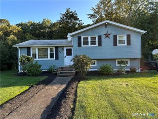 38 Pastors Walk, Monroe, CT 06468