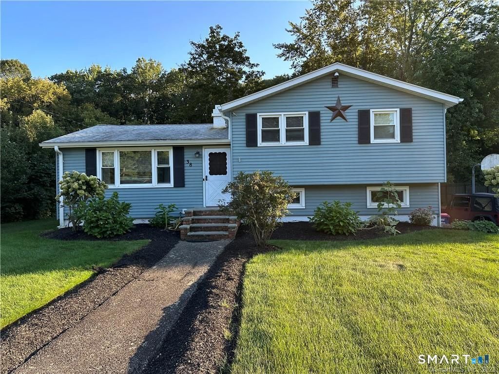 38 Pastors Walk, Monroe, CT 06468