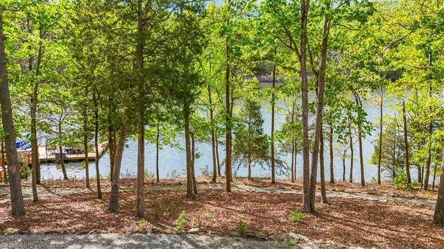 135 Harbor Drive W, Lexington, NC 27292