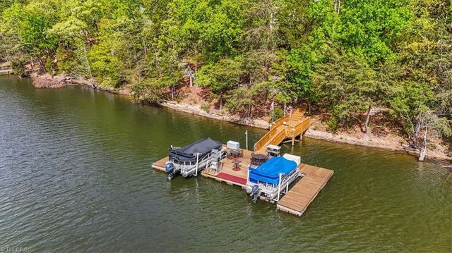 135 Harbor Drive W, Lexington, NC 27292