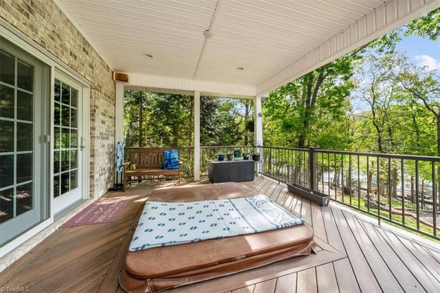 135 Harbor Drive W, Lexington, NC 27292