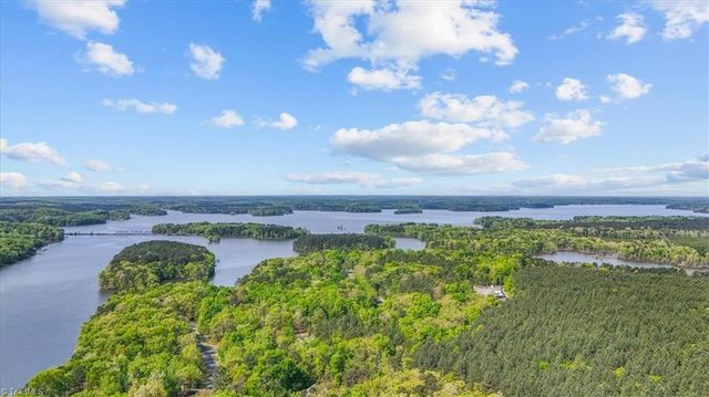 135 Harbor Drive W, Lexington, NC 27292