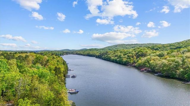 135 Harbor Drive W, Lexington, NC 27292
