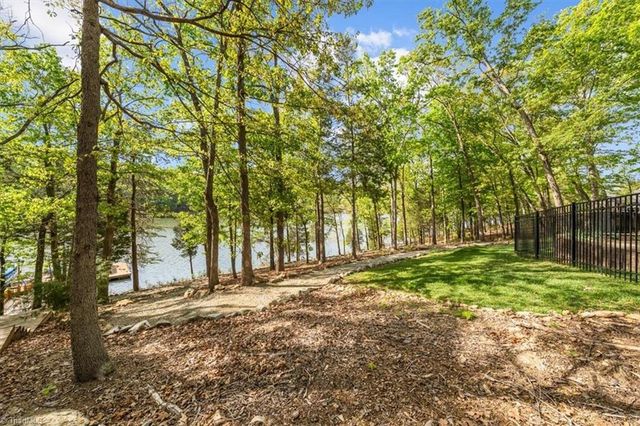 135 Harbor Drive W, Lexington, NC 27292
