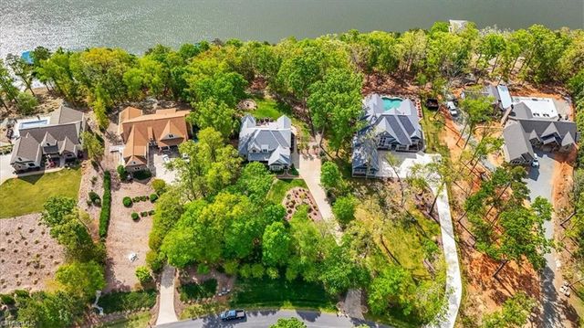 135 Harbor Drive W, Lexington, NC 27292