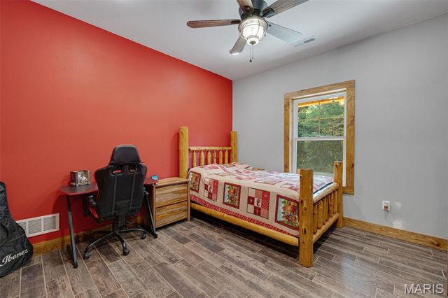 10051 Highway 32, Ste Genevieve, MO 63670