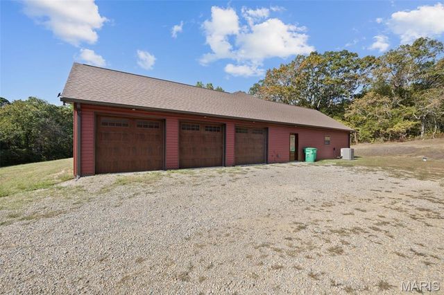 10051 Highway 32, Ste Genevieve, MO 63670