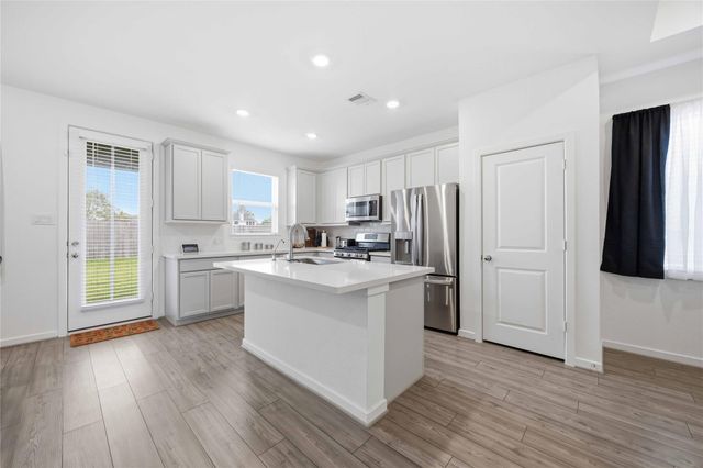 3024 Daw Boardwalk Drive, La Porte, TX 77571