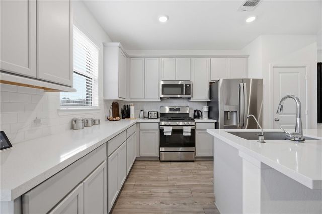 3024 Daw Boardwalk Drive, La Porte, TX 77571