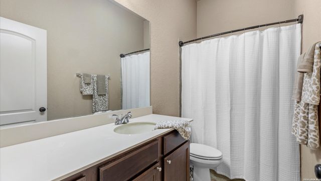 2152 Pioneer Pass, Seguin, TX 78155