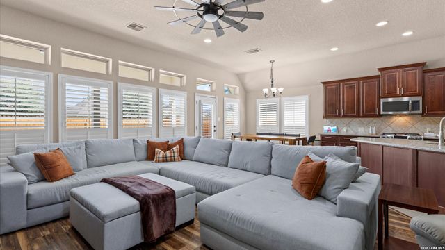 2152 Pioneer Pass, Seguin, TX 78155