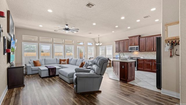 2152 Pioneer Pass, Seguin, TX 78155
