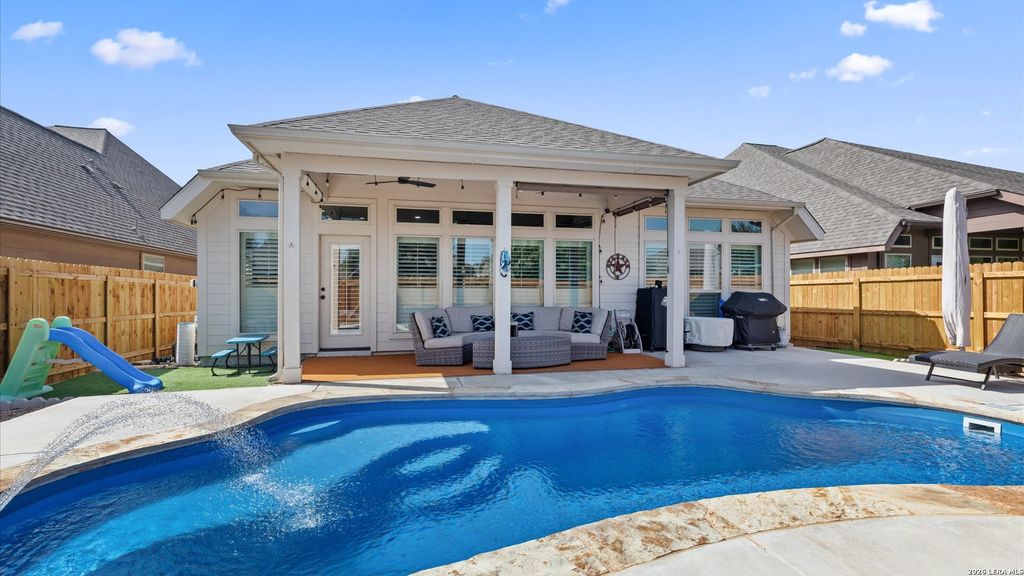2152 Pioneer Pass, Seguin, TX 78155