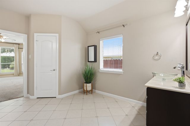 6053 Shiner Drive, Fort Worth, TX 76179