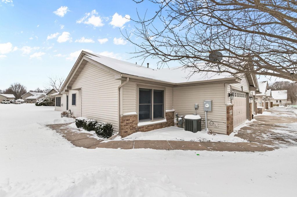10993 Kirby Boulevard, Chisago City, MN 55013