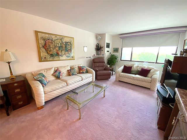 27010 Grand Central Parkway 2C, Floral Park, NY 11005