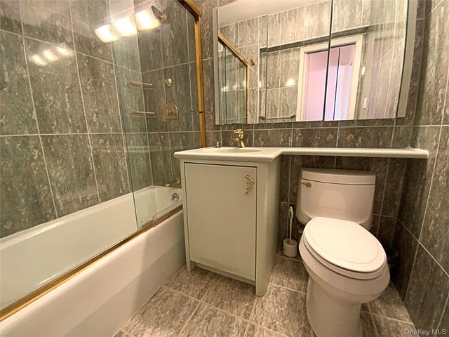 27010 Grand Central Parkway 2C, Floral Park, NY 11005