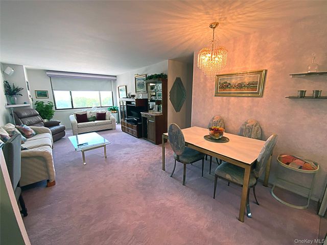 27010 Grand Central Parkway 2C, Floral Park, NY 11005