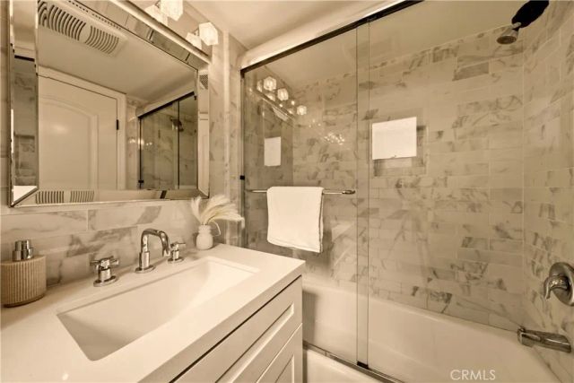 14702 Magnolia Boulevard 105, Sherman Oaks, CA 91403