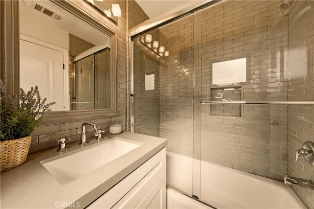 14702 Magnolia Boulevard 105, Sherman Oaks, CA 91403