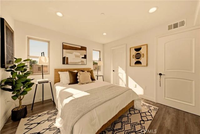 14702 Magnolia Boulevard 105, Sherman Oaks, CA 91403