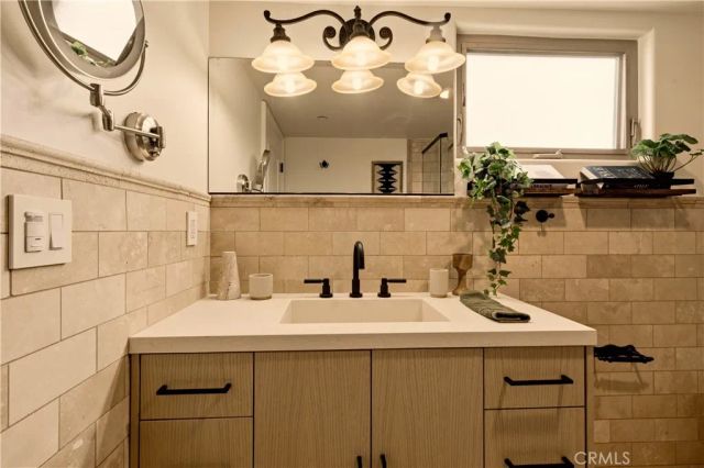 14702 Magnolia Boulevard 105, Sherman Oaks, CA 91403