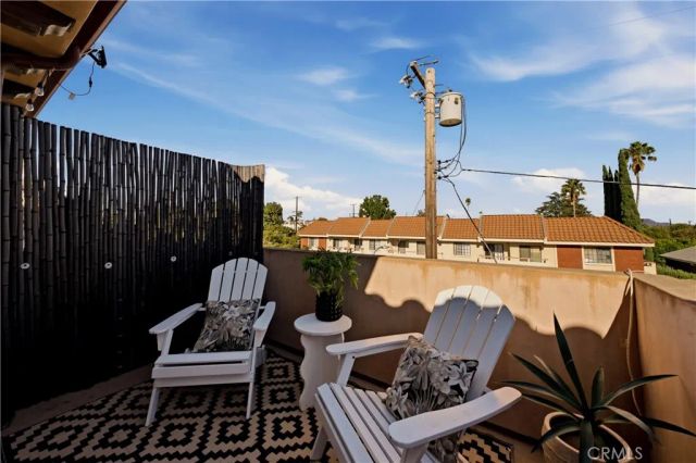 14702 Magnolia Boulevard 105, Sherman Oaks, CA 91403