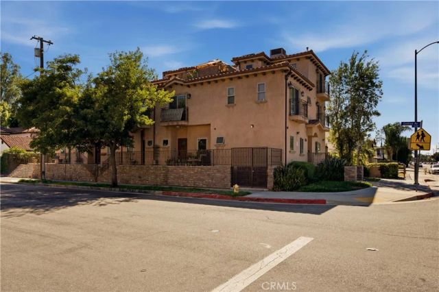 14702 Magnolia Boulevard 105, Sherman Oaks, CA 91403