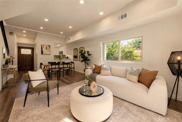 14702 Magnolia Boulevard 105, Sherman Oaks, CA 91403