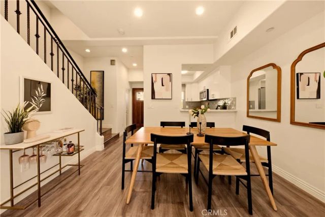 14702 Magnolia Boulevard 105, Sherman Oaks, CA 91403