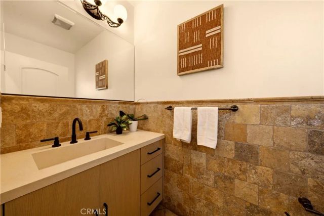 14702 Magnolia Boulevard 105, Sherman Oaks, CA 91403