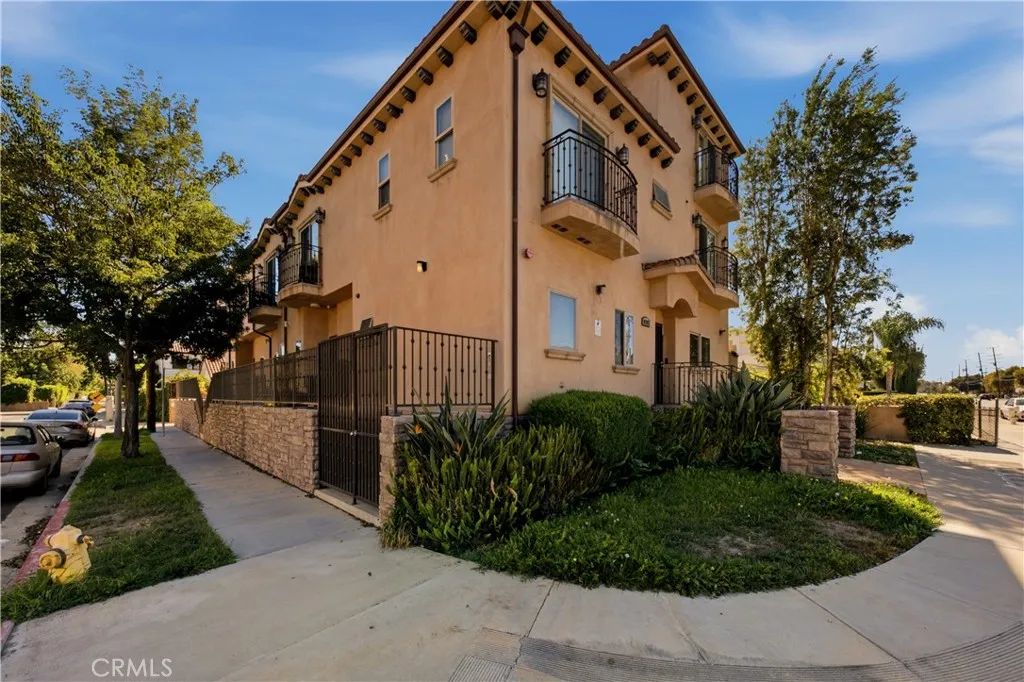 14702 Magnolia Boulevard 105, Sherman Oaks, CA 91403