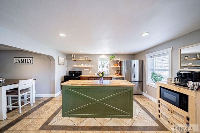 1060 Bear Avenue, Idaho Falls, ID 83402