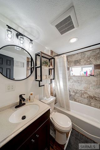 1060 Bear Avenue, Idaho Falls, ID 83402