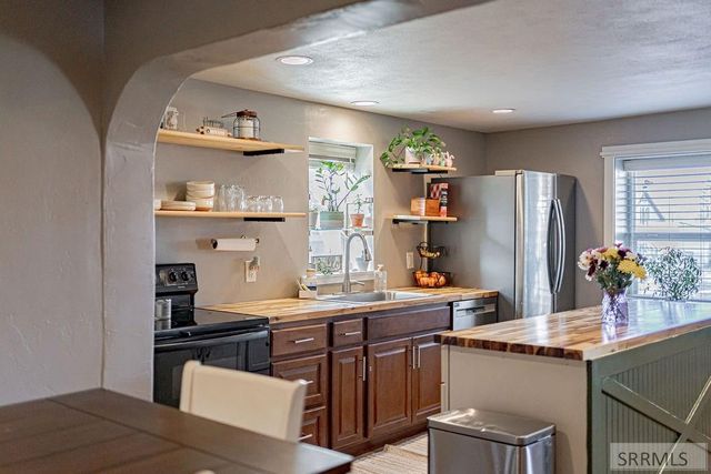 1060 Bear Avenue, Idaho Falls, ID 83402