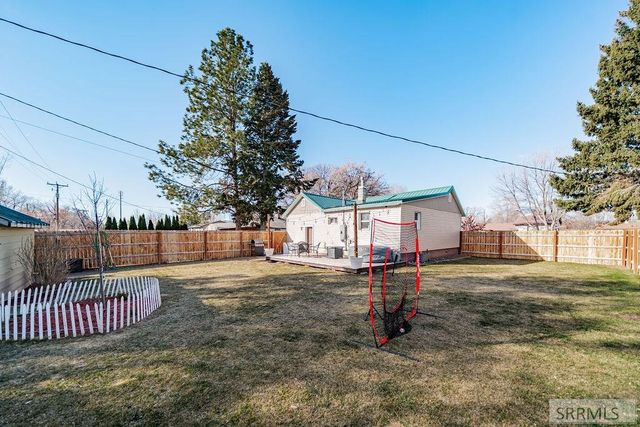 1060 Bear Avenue, Idaho Falls, ID 83402