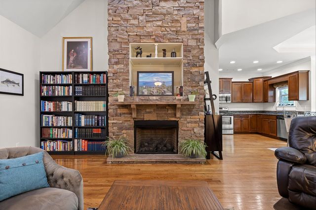 8217 Robertsview Drive, Ooltewah, TN 37363