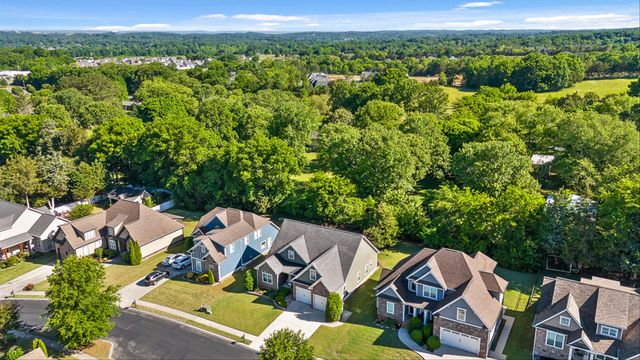 8217 Robertsview Drive, Ooltewah, TN 37363