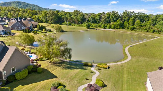 8217 Robertsview Drive, Ooltewah, TN 37363