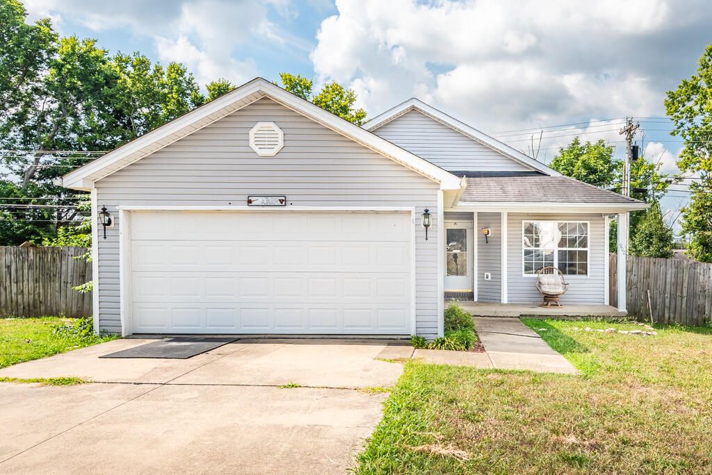 900 Pinoak Drive, Nicholasville, KY 40356