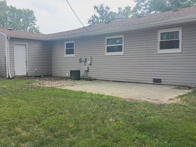 22 Meadowlark Lane, Carpentersville, IL 60110
