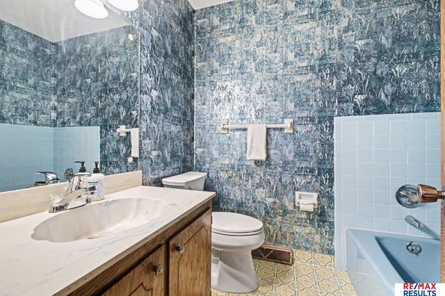 126 S Vermont Street, Bennington, NE 68007