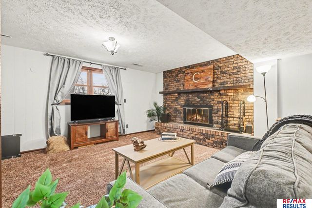 126 S Vermont Street, Bennington, NE 68007