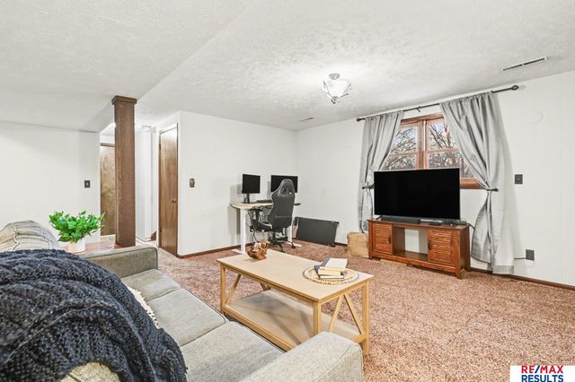 126 S Vermont Street, Bennington, NE 68007