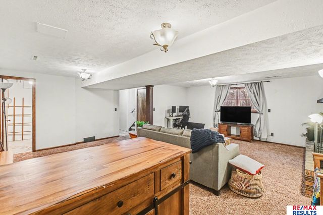 126 S Vermont Street, Bennington, NE 68007