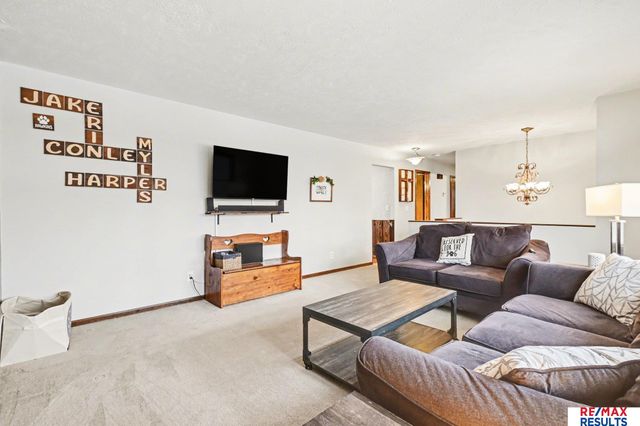 126 S Vermont Street, Bennington, NE 68007