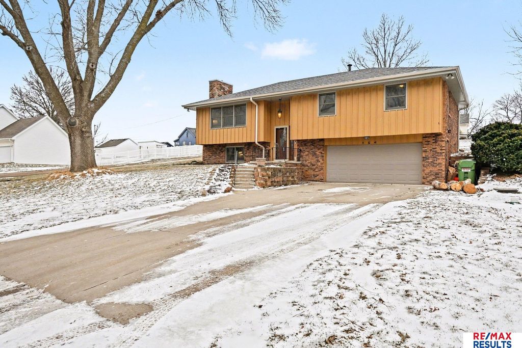 126 S Vermont Street, Bennington, NE 68007