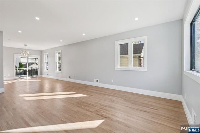 215 Floral Street, Roselle, NJ 07203