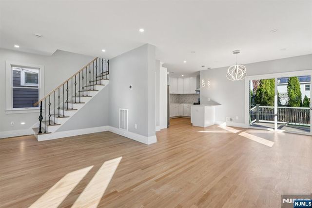 215 Floral Street, Roselle, NJ 07203